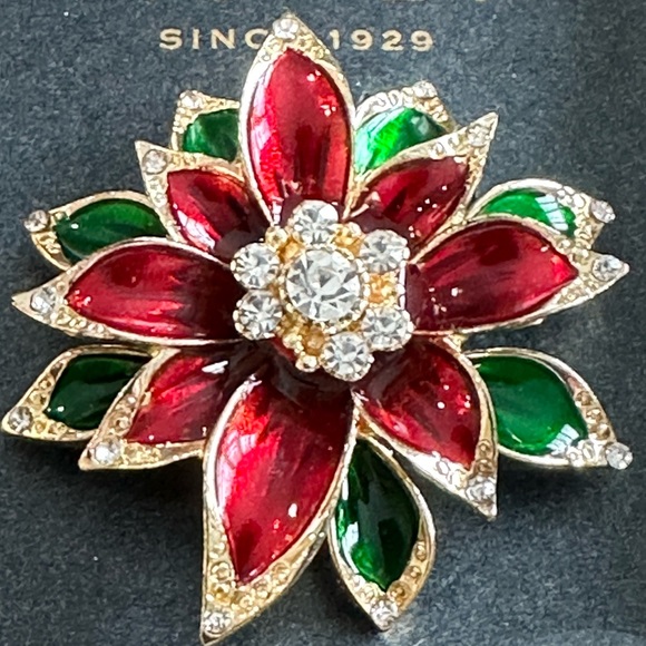 Monet Holiday Brooch Poinsettia New in Box - Picture 2 of 10